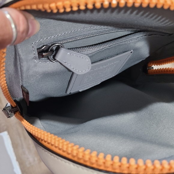 Coach track pack in color blocking - Picture 3 of 12